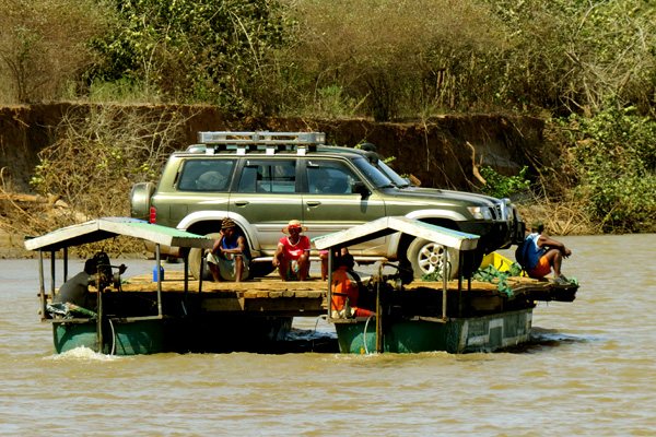 Ferry Belo sur Tsiribihina