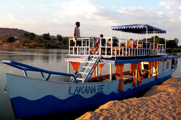 Cruise on Tsiribihina River